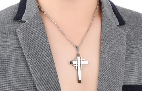 Stainless Steel Cross Pendant Necklace (silver)