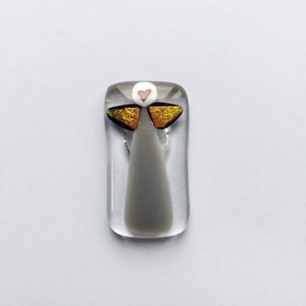 Engleamulet i glas - elefantgrå med guldvinger