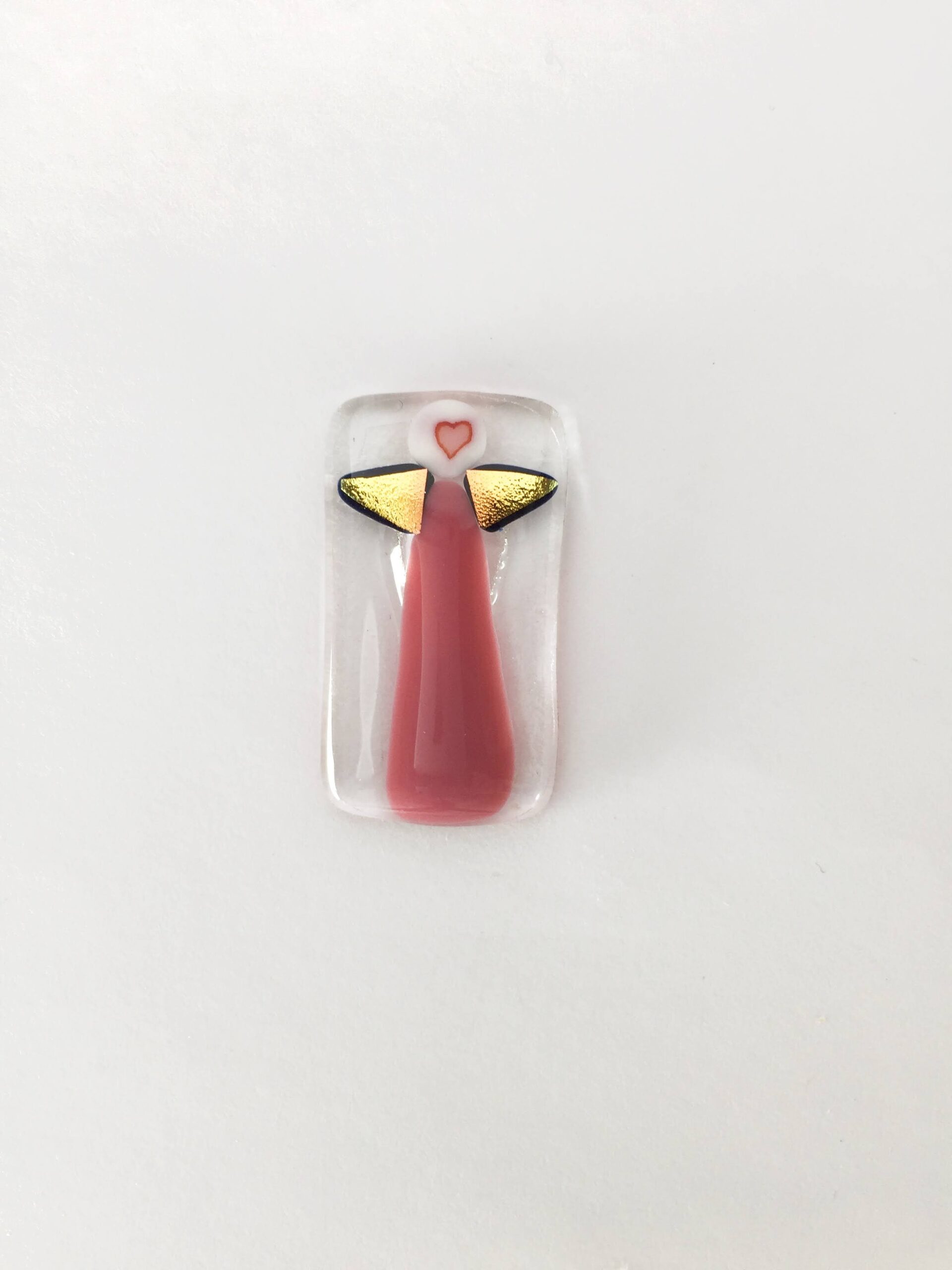 Engleamulet i glas - flamingo med guldvinger