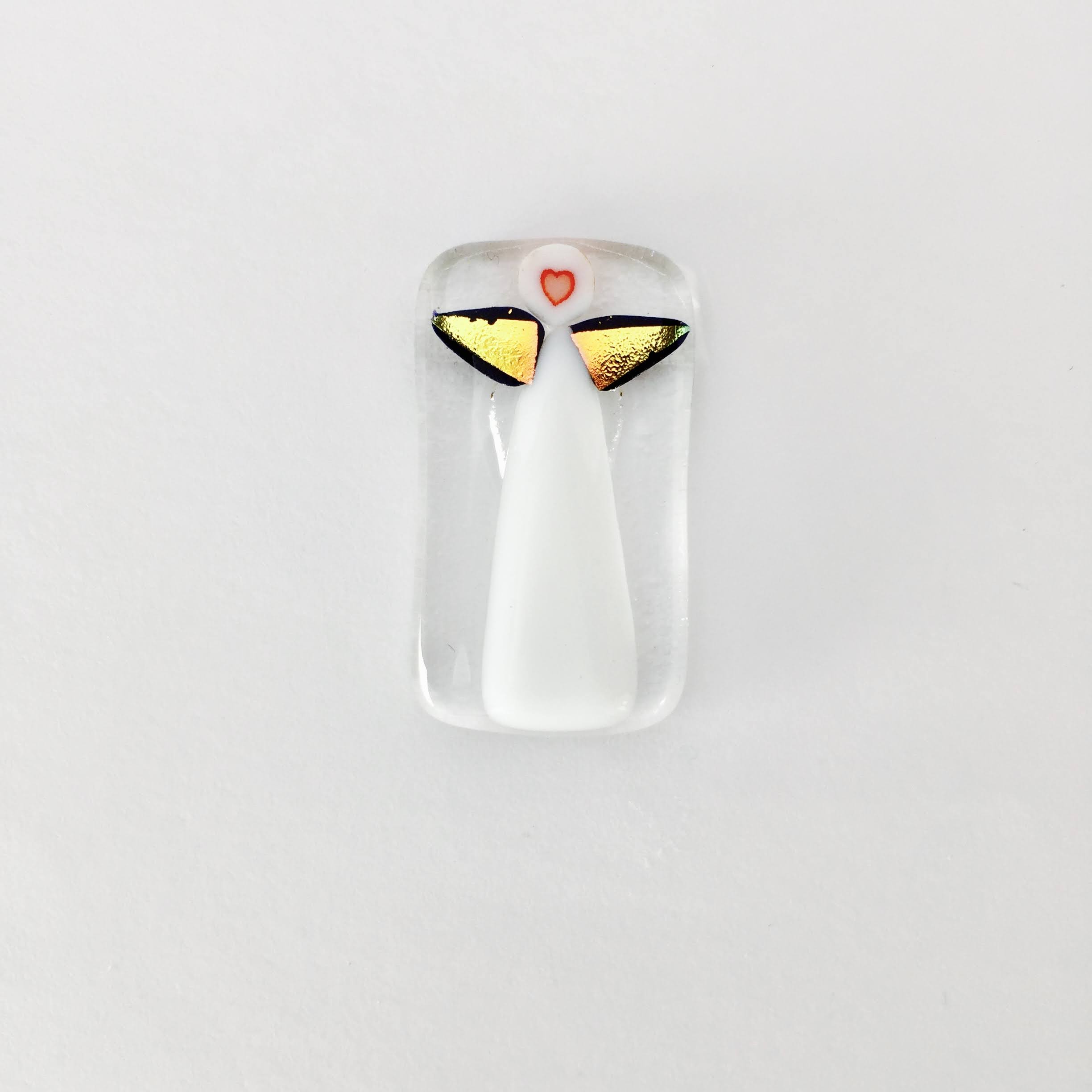 Engleamulet i glas - flødeskum med guldvinger
