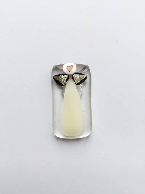 Engleamulet i glas - off white med sølvvinger