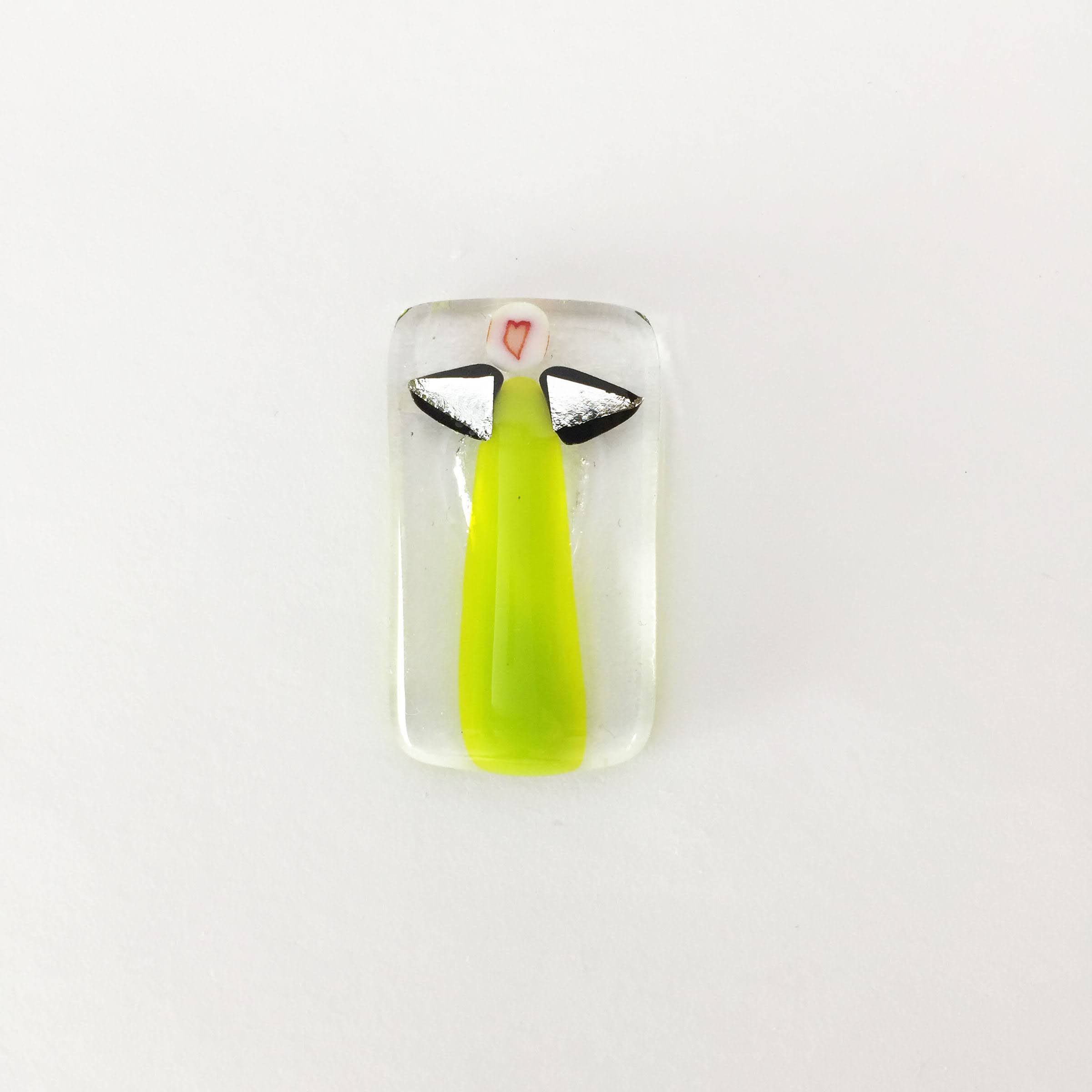 Engleamulet i glas - pistacie med sølvvinger